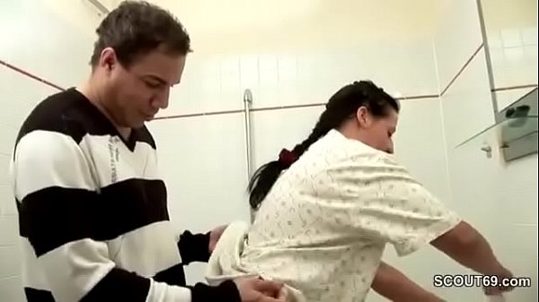 Daddy Caught Step-Daughter in Bathroom and Seduce her