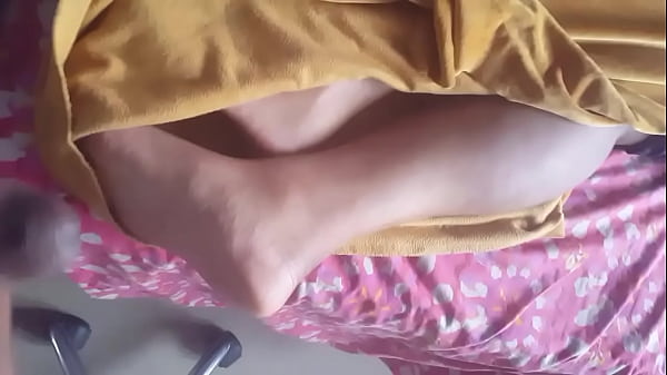 Jerk off on my step sister’s feet while she s.