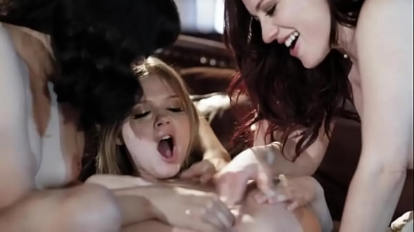 Stepmom teaches new tricks to lesbian babes – Jessica Ryan, Leda Lotharia and Coco Lovelock