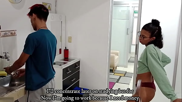 La empleada del servicio recibe un CREAMPIE directo en su coño por su jefe en la cocina- porno en español