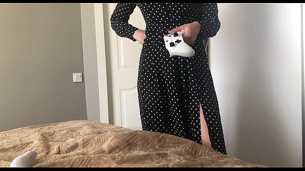 Step sister couldn’t masturbate with gamepad and replaced it with her stepbrother’s cock