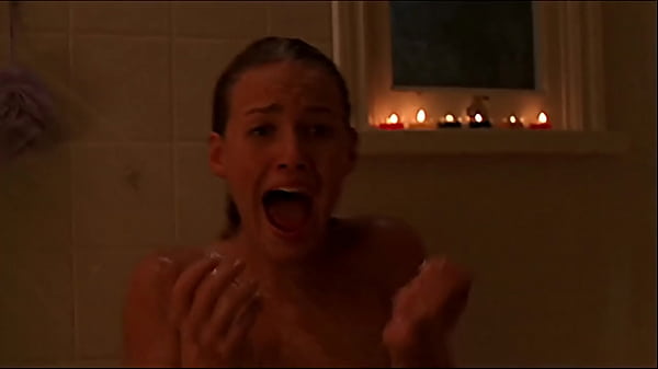 Tania Saulnier: Sexy Shower Girl (Shorter Version) – Smallville (Spanish)